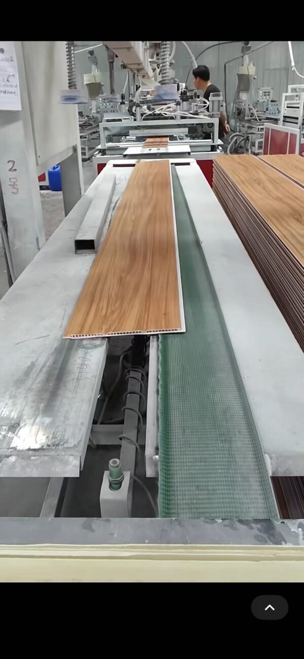 微信图片_20260527150346_43_42 Glossy Wood-Grain PVC Wall & Ceiling Panels – Waterproof Interlocking Cladding
