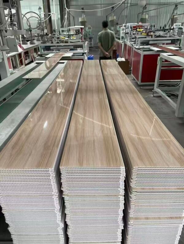 微信图片_20260527150348_44_42 Glossy Wood-Grain PVC Wall & Ceiling Panels – Waterproof Interlocking Cladding